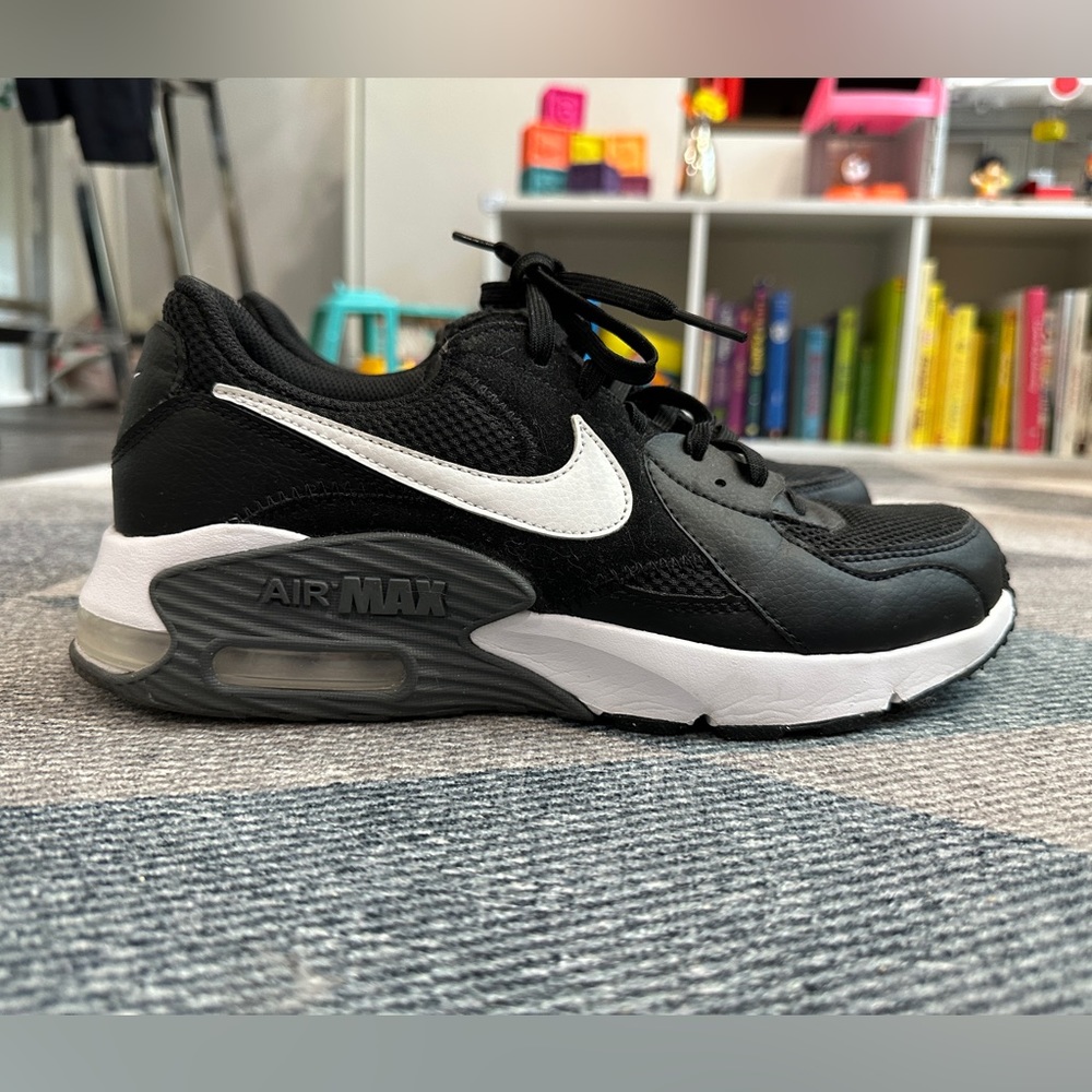 Nike Air Max Women’s Black/White Low-Top Sneakers - Picture 4 of 6